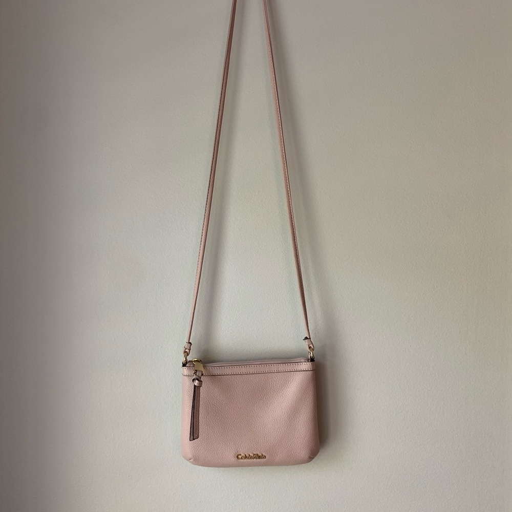 Women’s shoulder/cross body Calvin Klein purse